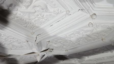 East Riddlesden ceiling with cracks